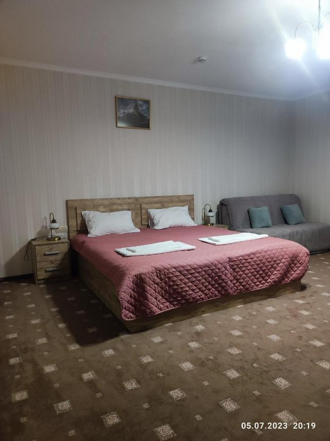 Apart-Hotel 24/7 Kamjanets-Podilsky Buitenkant foto