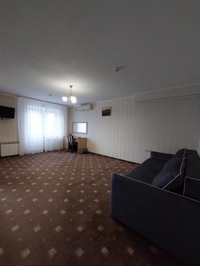 Apart-Hotel 24/7 Kamjanets-Podilsky Buitenkant foto