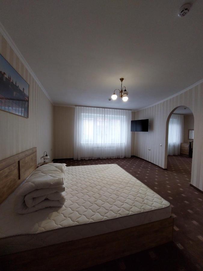 Apart-Hotel 24/7 Kamjanets-Podilsky Buitenkant foto